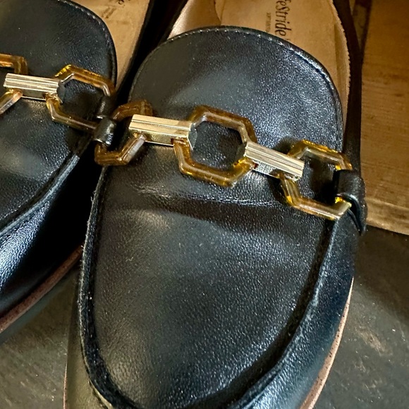 LifeStride Women’s Zee Black Loafers with Chain Accent size 9.5 - Picture 3 of 8